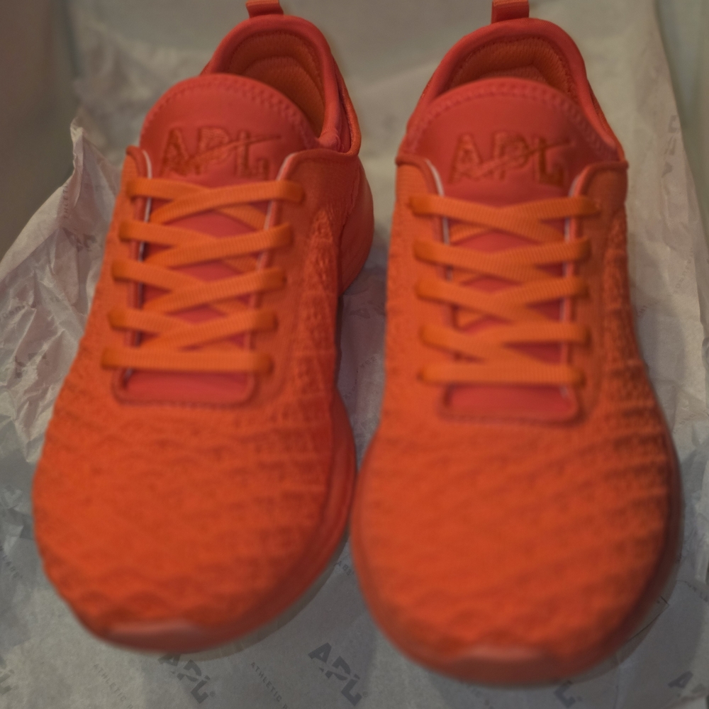 APL Womens Techloom Phantom Athletic Shoes